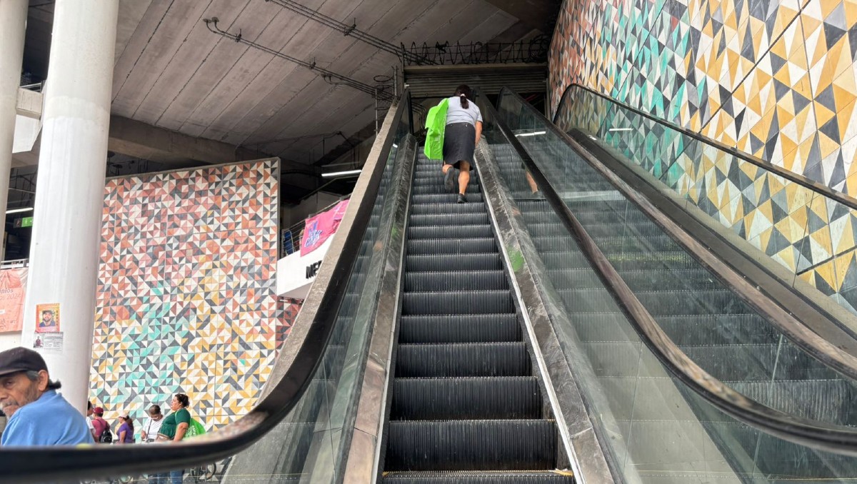 Escaleras eléctricas del Mercado Corona vuelven a fallar (Roberto Hurtado)