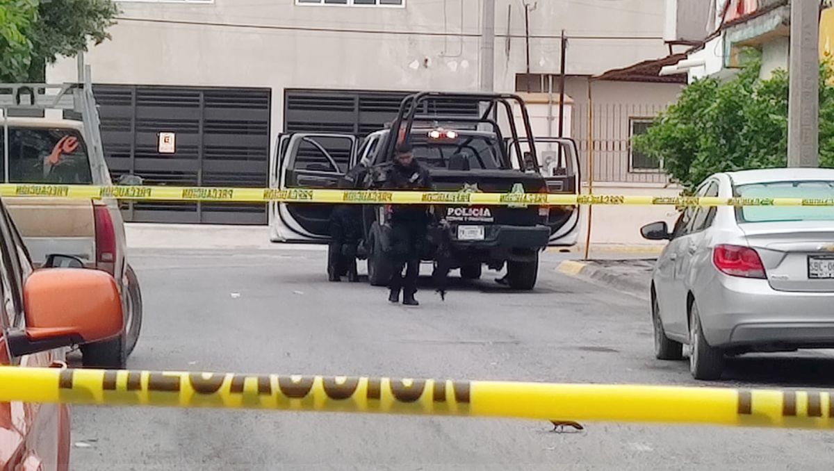 El oficial herido fue trasladado al hospital por sus compañeros | Agustín Martínez