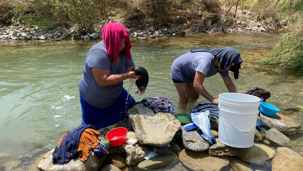 Los habitantes utilizan el cause del Río Nacataz para bañarse y lavar ropa. Édgar Plata