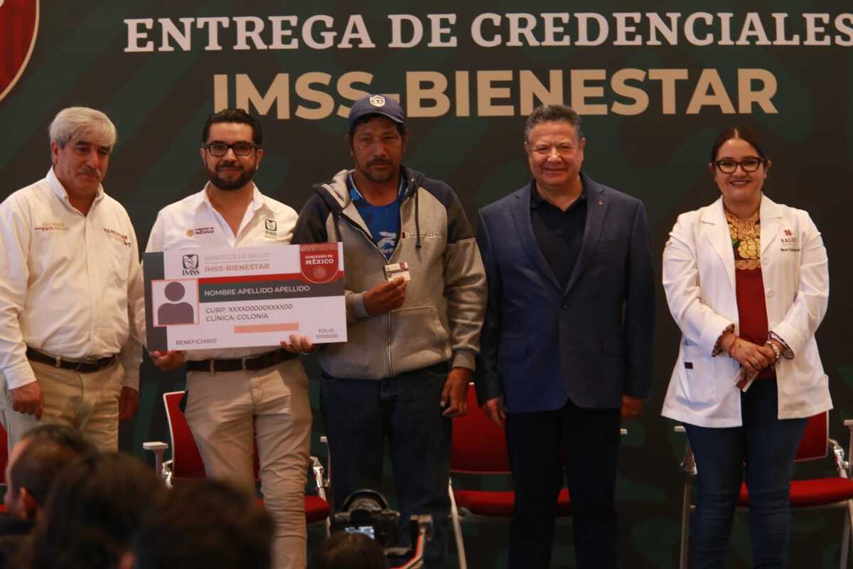 Julio Menchaca gobernador de Hidalgo en la entrega de Credenciales IMSS- Bienestar. (Jorge Sánchez)