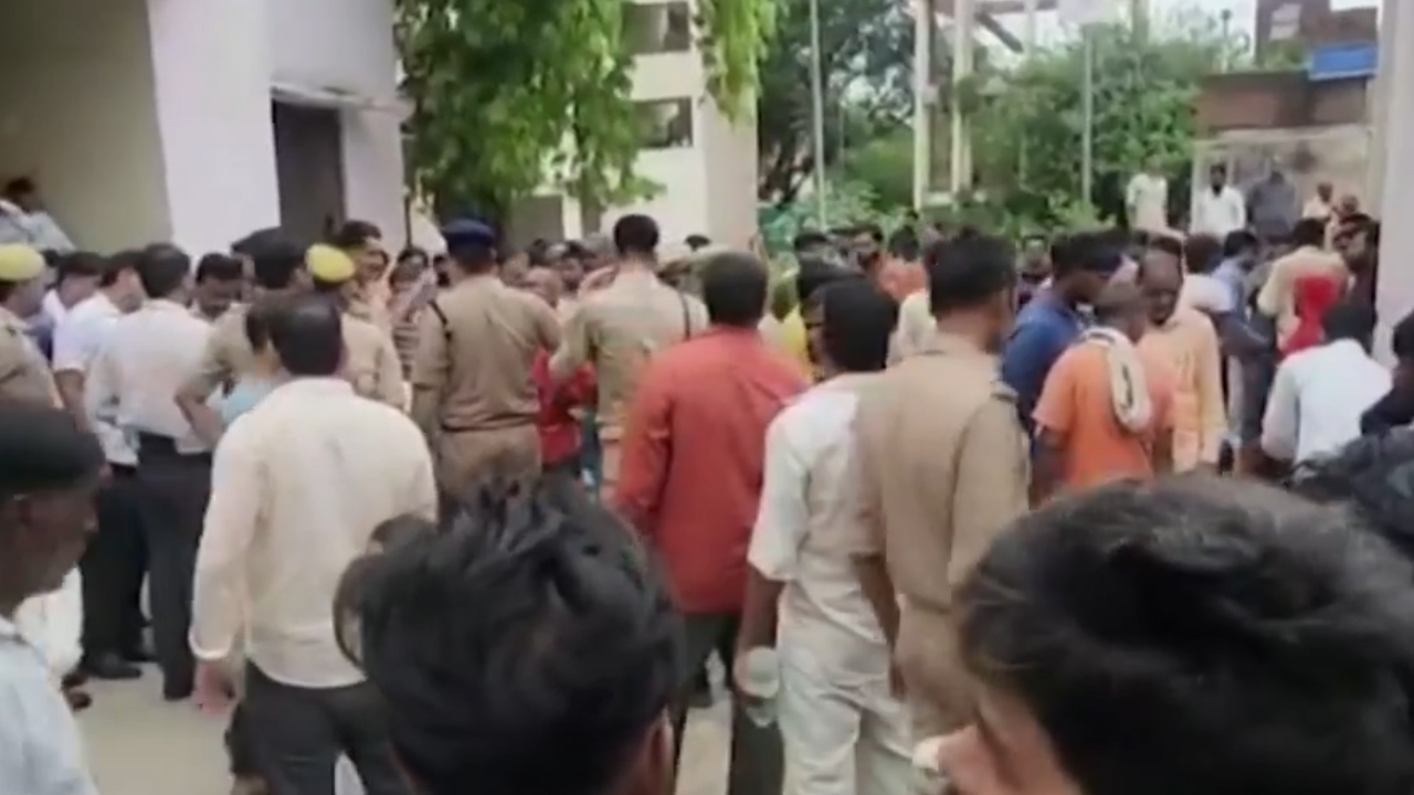 Mueren 116 personas tras estampida durante evento en India