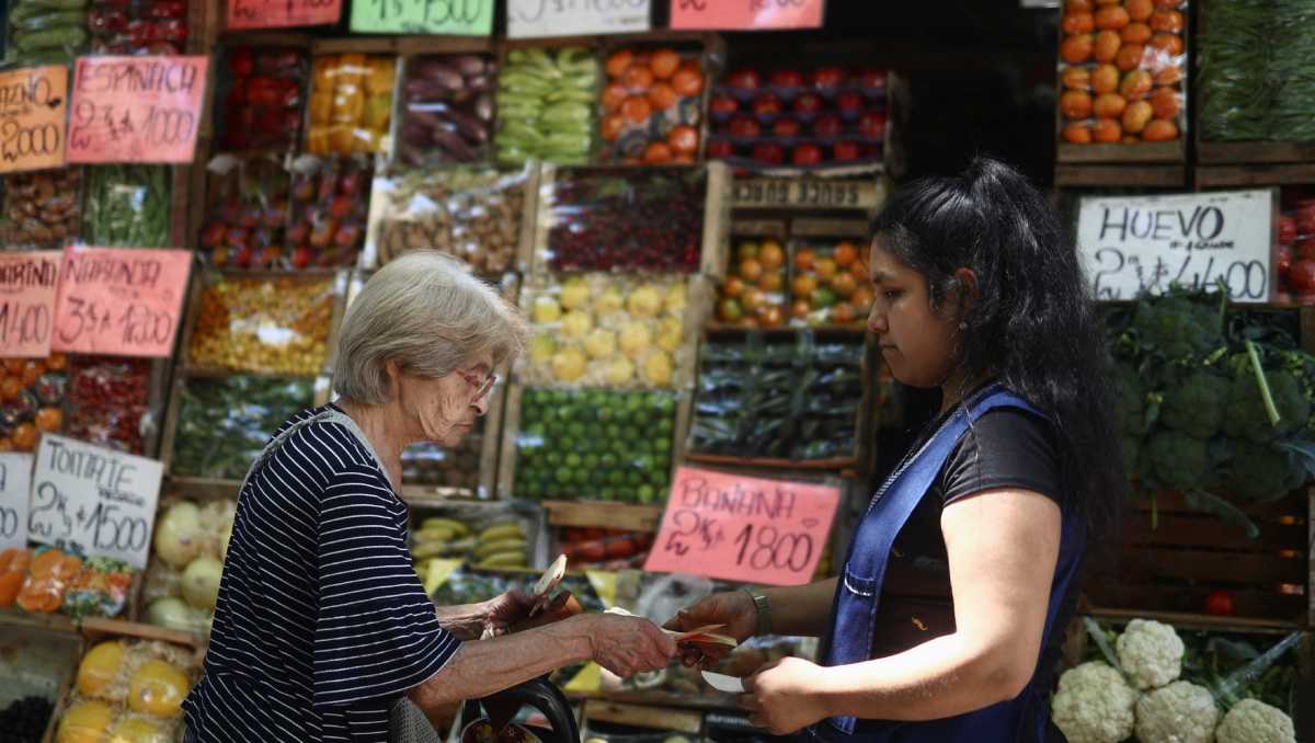 Pobreza laboral: situación en la que el ingreso de un hogar no es suficiente para alimentar a todos sus miembros. | Reuters