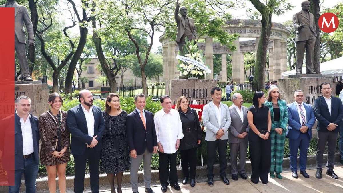 Autoridades se hicieron presentes en homenaje a Heliodoro Hernández Loza (Foto: X @FcoRmzSalcido)