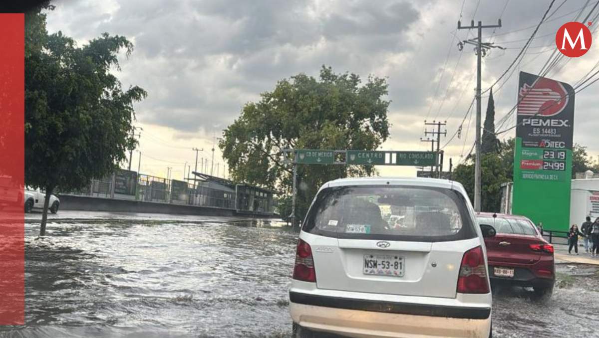 El drenaje terminó rebasado por el nivel del agua que se acumuló en las calles y avenidas| Juan Camacho