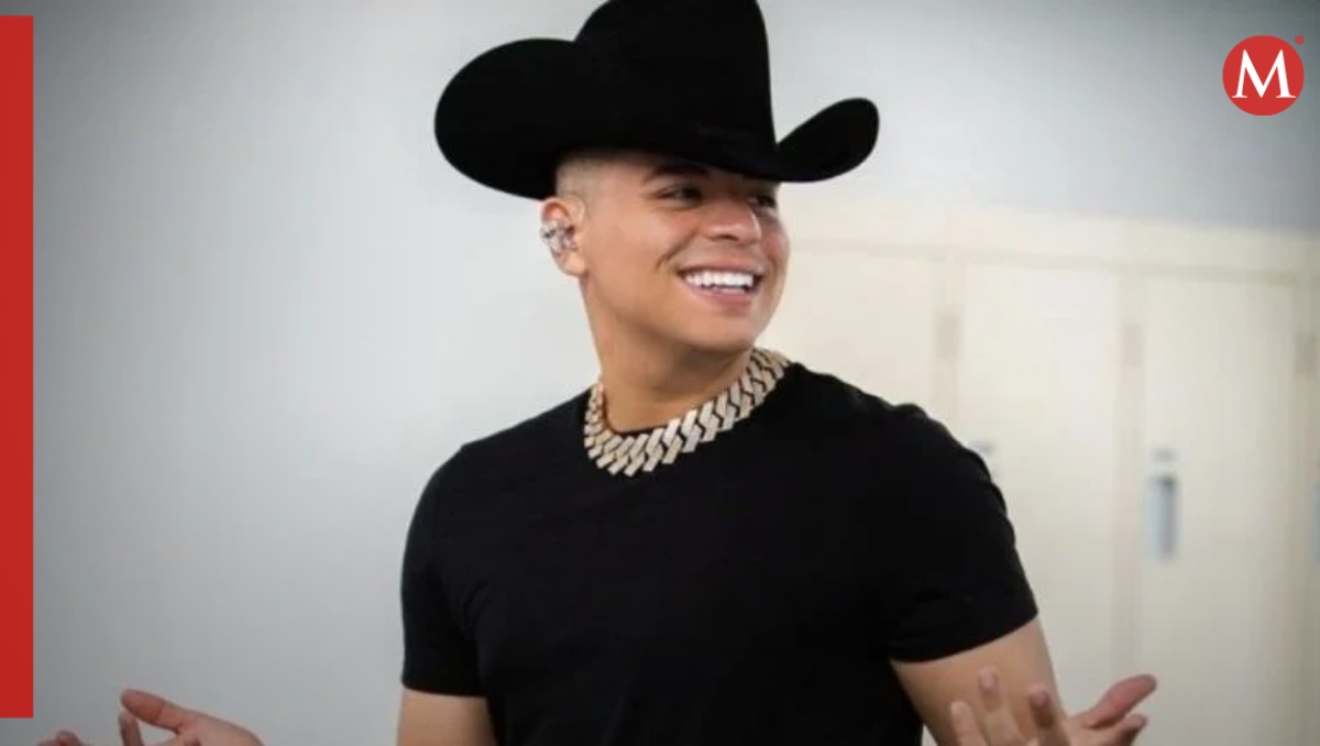Eduin Caz se hace vial video del cantante cantando en la preparatoria