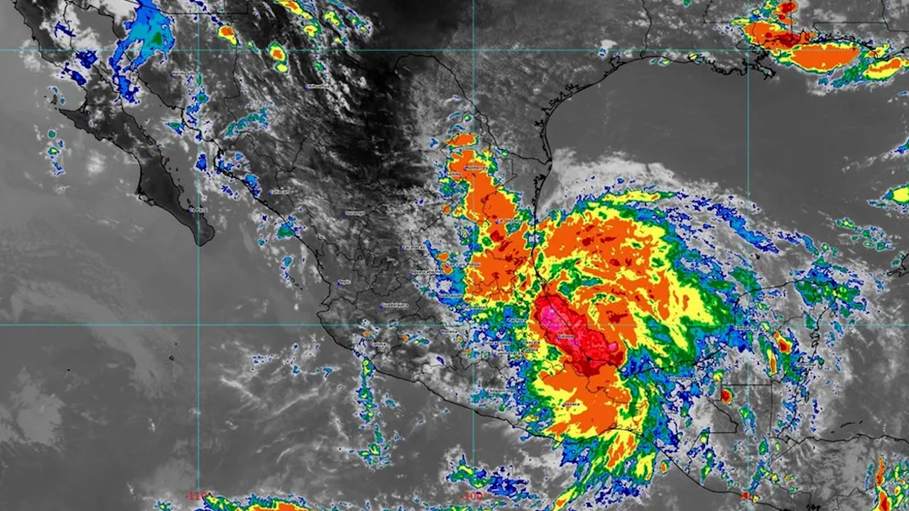 Huracán 'Beryl' podría afectar a 60 mil negocios en la Península de Yucatán: Concanaco-Servytur