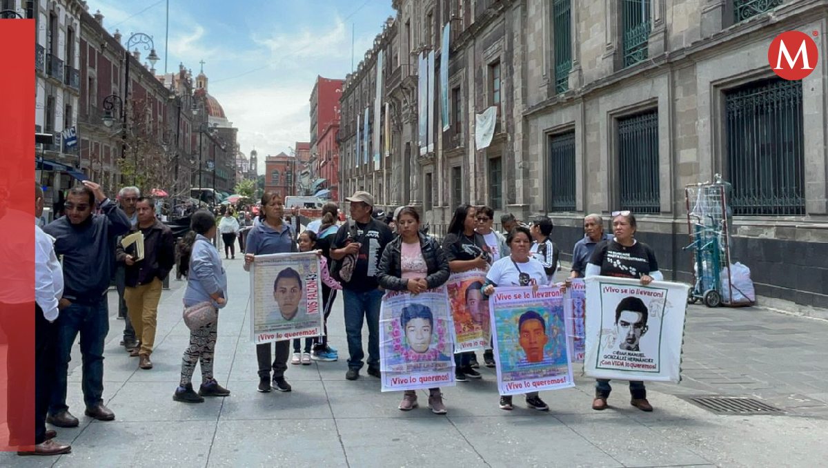 Los padres de los normalistas desaparecidos acudieron a la reunión en Palacio Nacional. | Pedro Domínguez