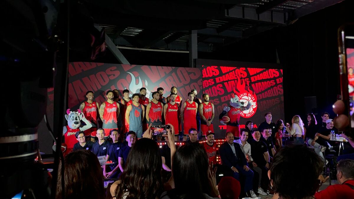 Diablos Rojos presentan uniformes para debut en la LNBP (Michel Cruz)