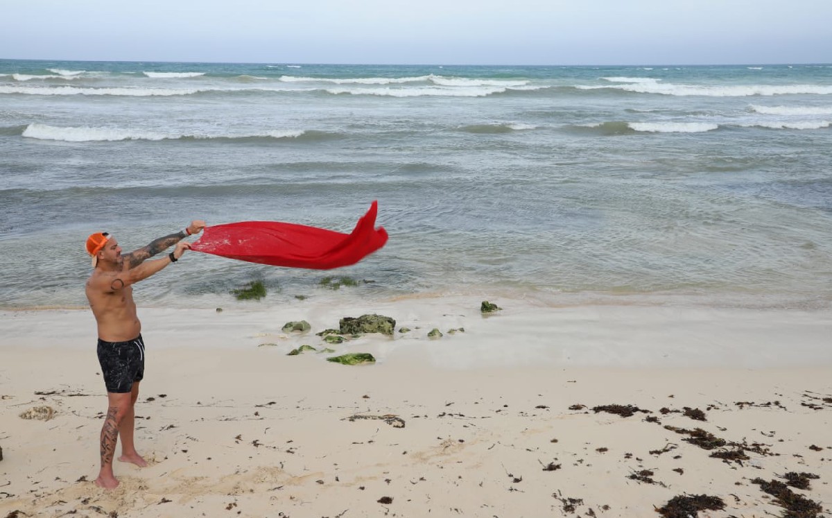 Marina instala alerta roja en la playa Punta Piedra de Tulum. Foto: Jesús Quintanar.