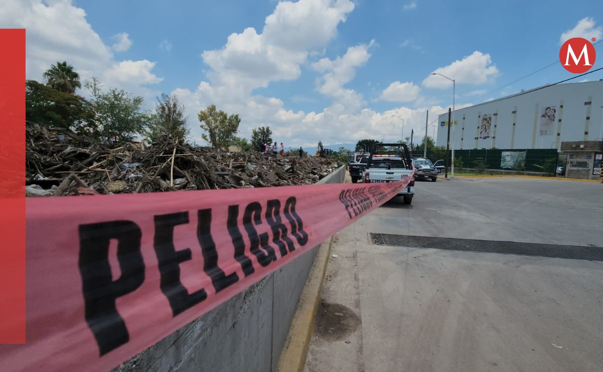Pepenadores localizan una cabeza humana entre restos de desazolve en un canal de Tlaquepaque (Juan Carlos Munguía)