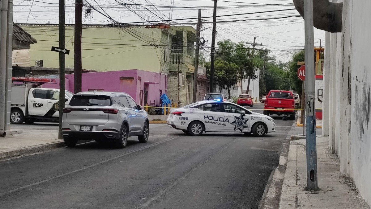 La policía supone que la víctima se golpeó la cabeza al caer de su altura | Agustín Martínez