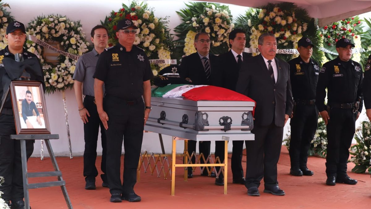 En la guardia de honor estuvieron familiares y compañeros del uniformado fallecido. Luis Guerra