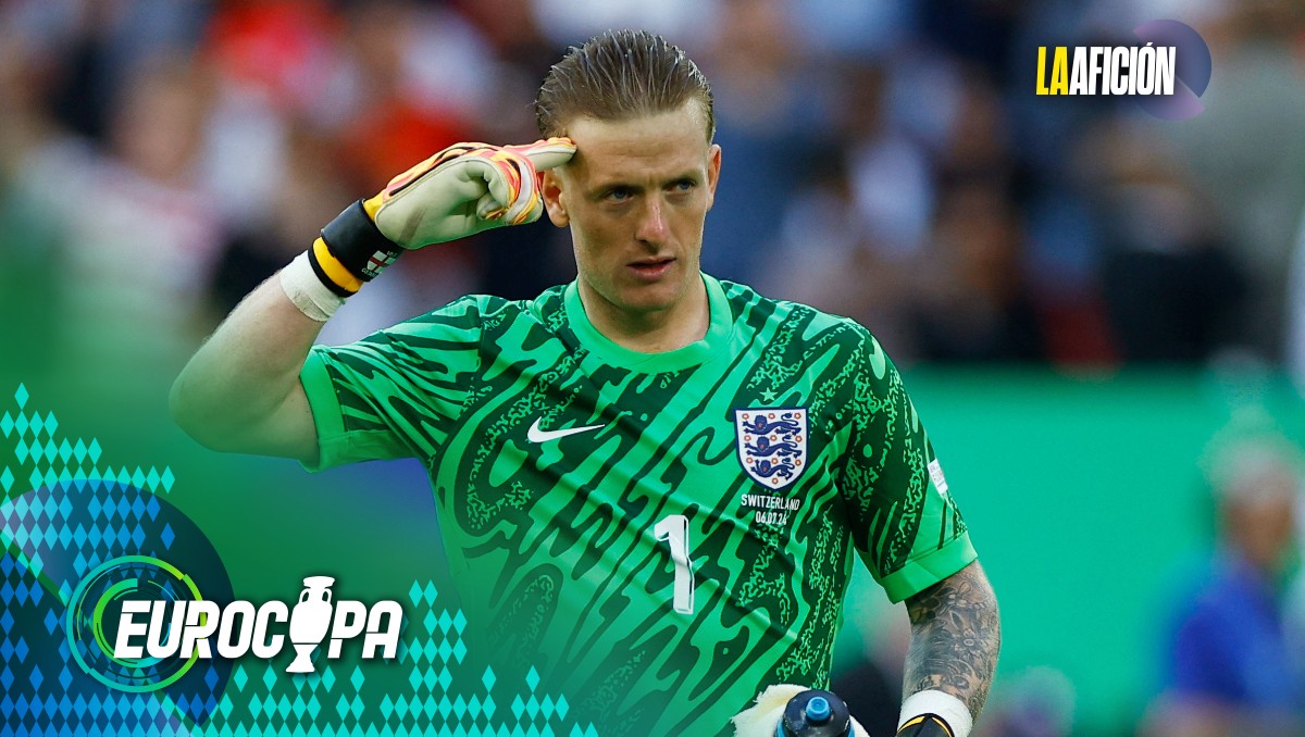 Jordan Pickford hace apuntes para atajar penal a Suiza en Eurocopa (Reuters)