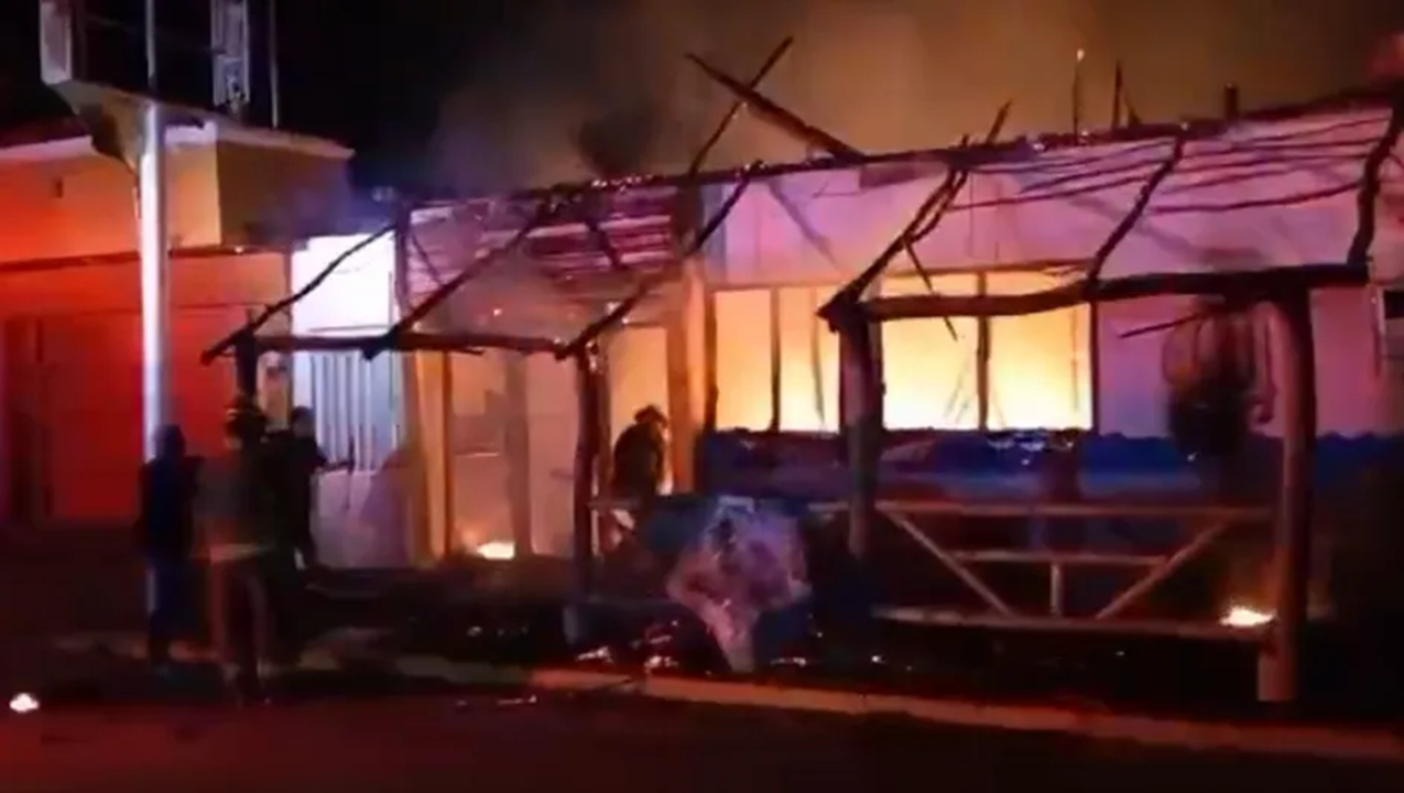 Individuos incendian dos restaurantes en Coatzacoalcos, Veracruz