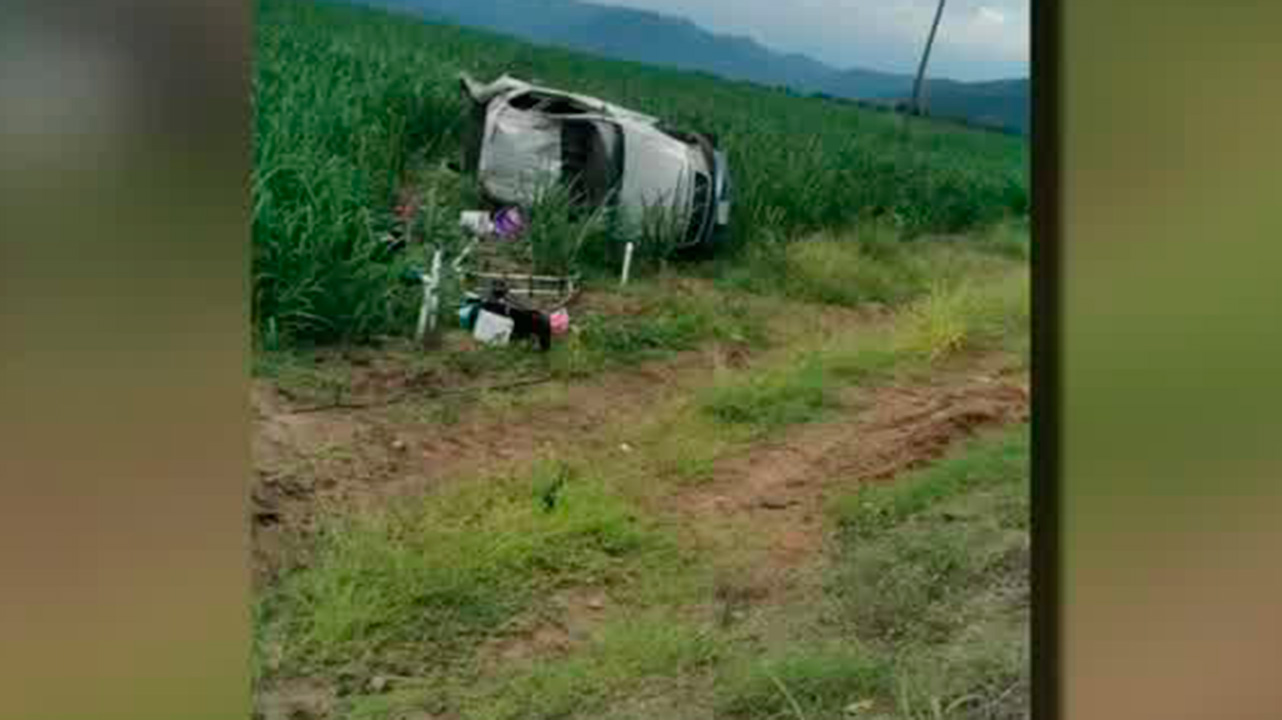 Bache provoca volcadura de auto en Jalisco; menor de edad pierde la vida