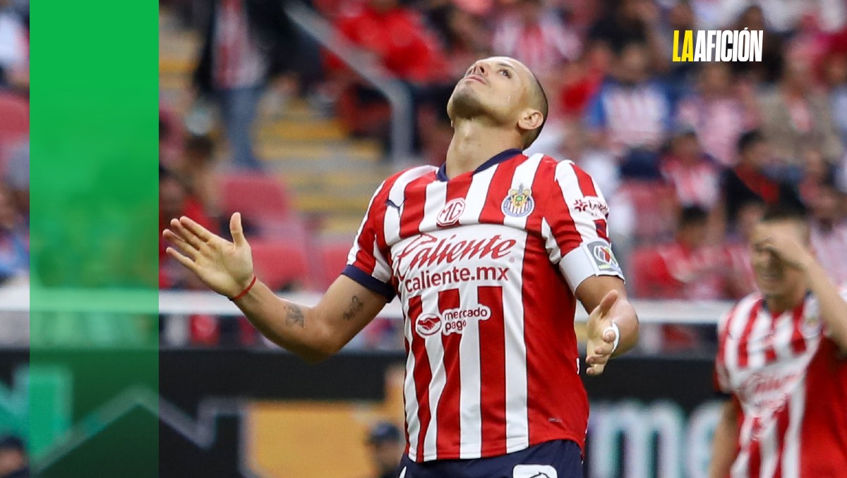 'Chicharito' Hernández fue abucheado por la afición de Chivas (Imago7)