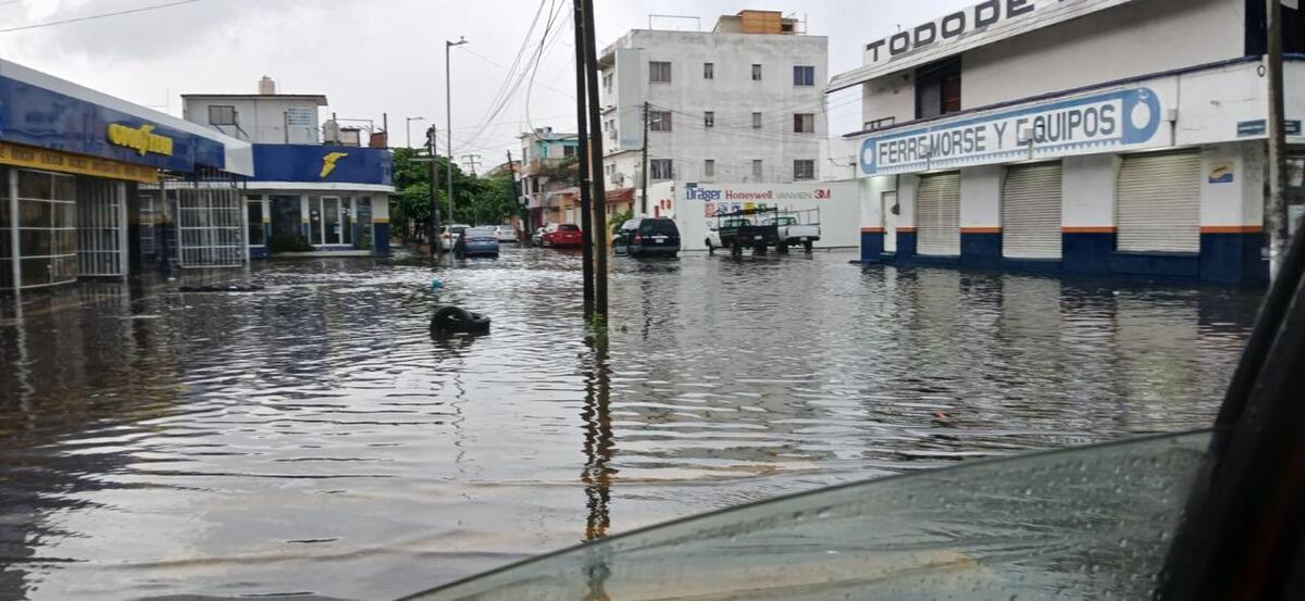 Las afectaciones se reportaron en colonias y fraccionamientos de la periferia y del centro del puerto jarocho. | Especial