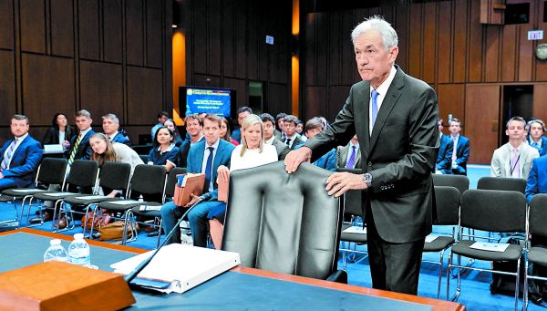 El banquero habló ante el Comité de Finanzas del Senado. CHRIS KLEPONIS/AFP