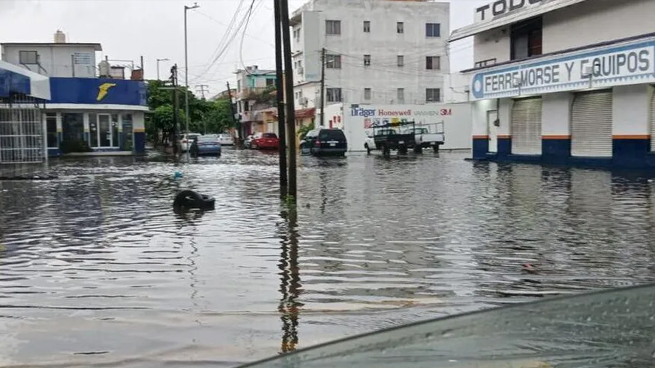 Inundaciones severas en Veracruz provocadas por la onda tropical número 8