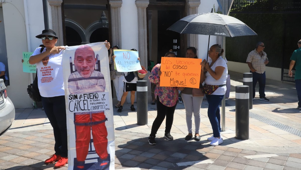Los manifestantes se concentran en el palacio municipal de San Pedro. Foto: Leonel Rocha
