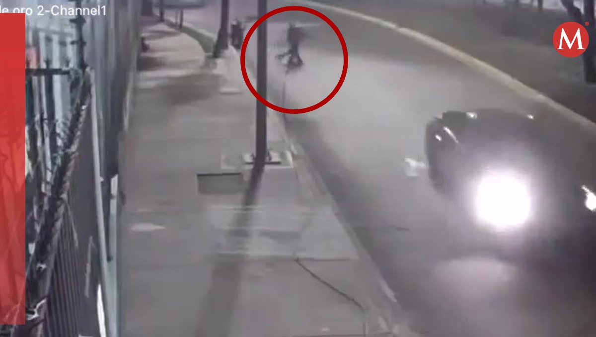 La mujer fue arrastrada por un motociclista abajo de un puente en Iztapalapa. | Especial