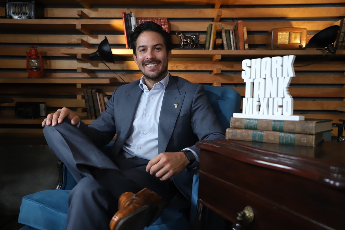 Víctor González Herrera, CEO de Farmacias Similares, se dijo abierto a colaborar con el gobierno de Sheinbaum.