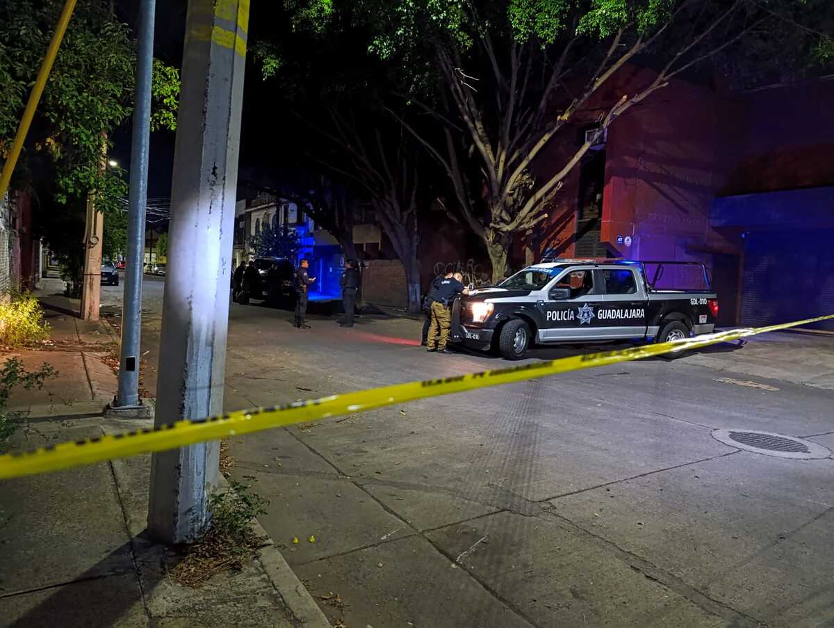 El cuerpo fue encontrado recargado sobre un árbol. (Vicente Torres)