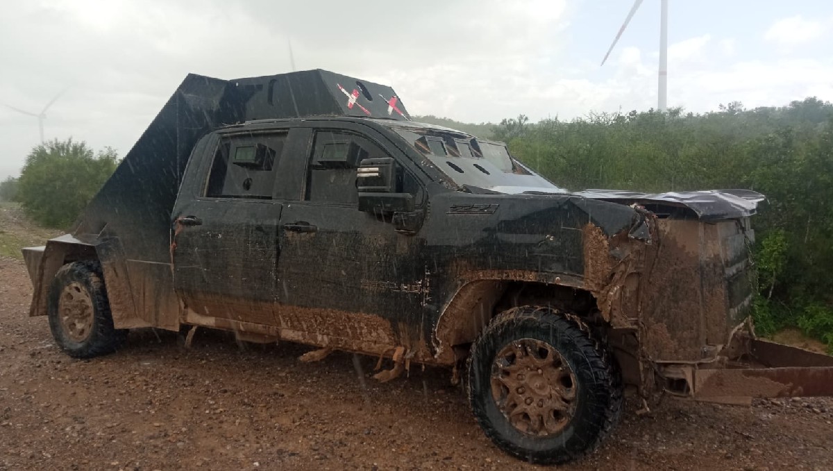 Decomisan camiones monstruo en Tamaulipas.