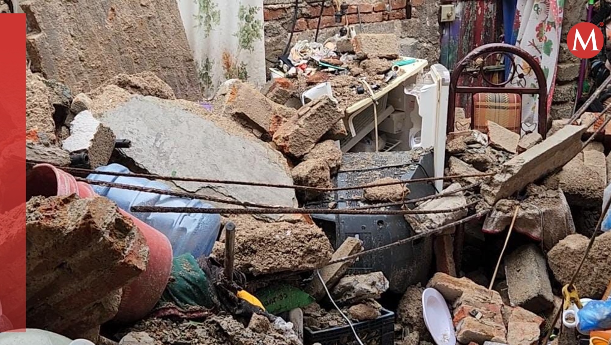 Bajo los escombros quedaron las pertenencias de la familia Ponce Araiza en Zapopan (Foto: Pablo Núñez)