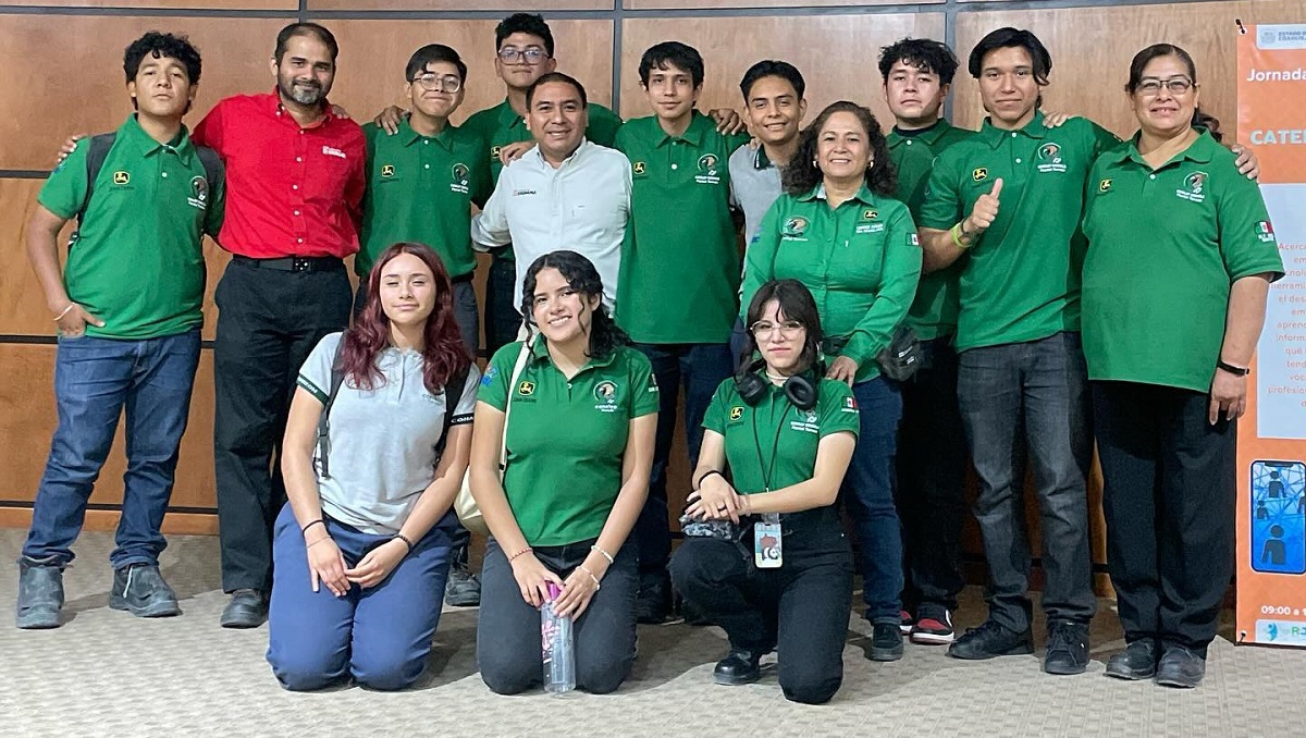 En evento realizado por Coecyt, integrantes del equipo de robótica conocieron sobre desarrollo tecnológico y estrategias empresariales. (cortesía)