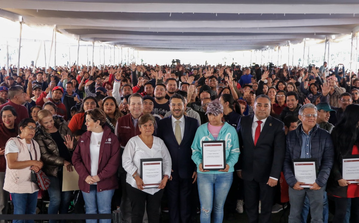Martí Batres entrega histórica de 269 mil créditos del Fondeso