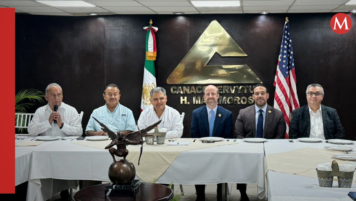 El Mayor de Brownsville John Cowen se reunió con representantes de cámaras de Matamoros.