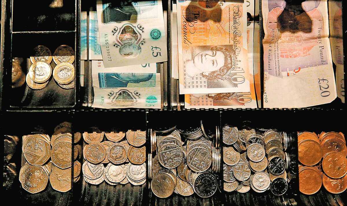 El salto, en la primera semana de un nuevo gobierno laborista. Reuters