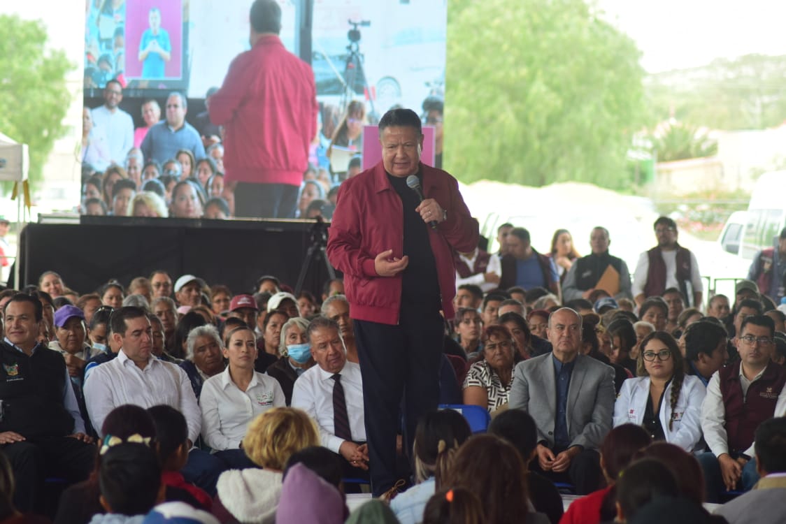 El gobernador se reunió con pobladores del municipio de Atotonilco de Tula. (Francisco Villeda)