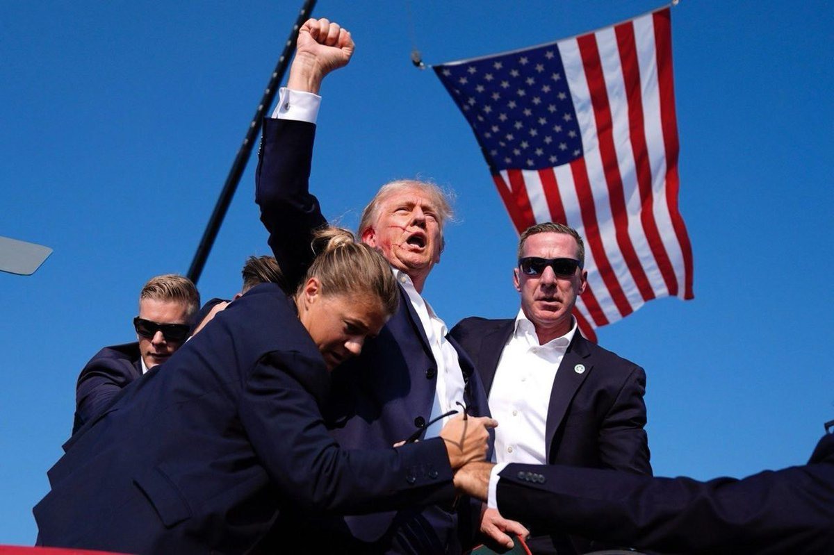 Tras amenaza de disparos, Donald Trump es desalojado de mitin en EU. Foto: @Spectatorindex