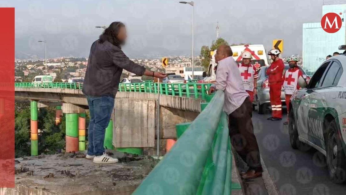Automovilistas también trataron de convencerlo que desistiera. | Foto: Jorge Becerril