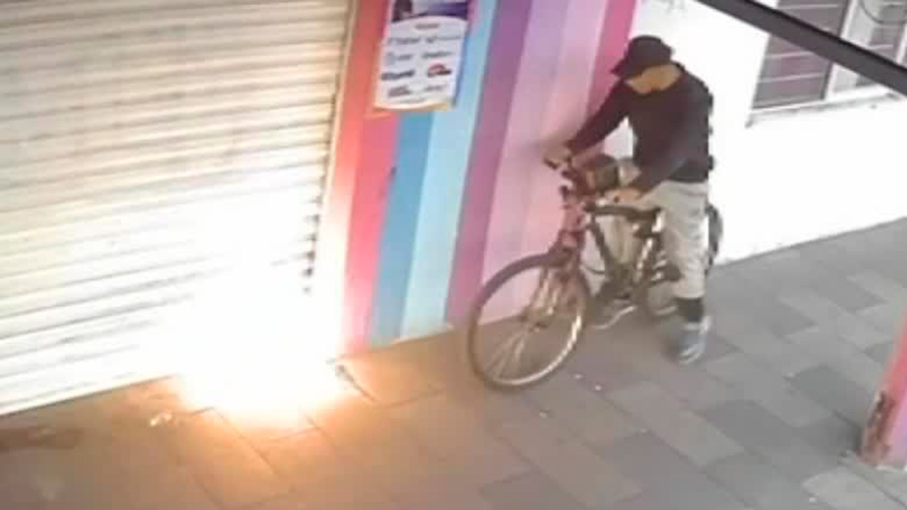 La fiscalía de la CdMx detiene a sujeto por incendiar un comercio donde trabaja su expareja