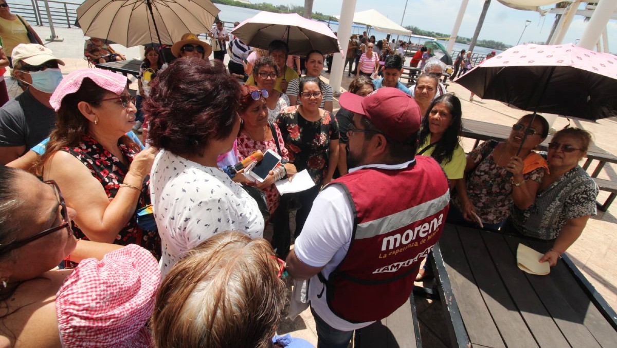 Adultos mayores llegan a la laguna del carpintero de Tampico. (Yazmín Sánchez)