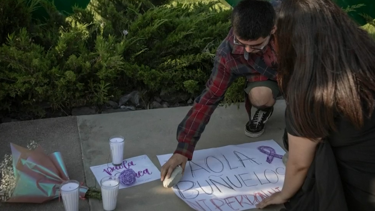 Estudiantes de la UABC realizan homenaje a Paola Andrea
