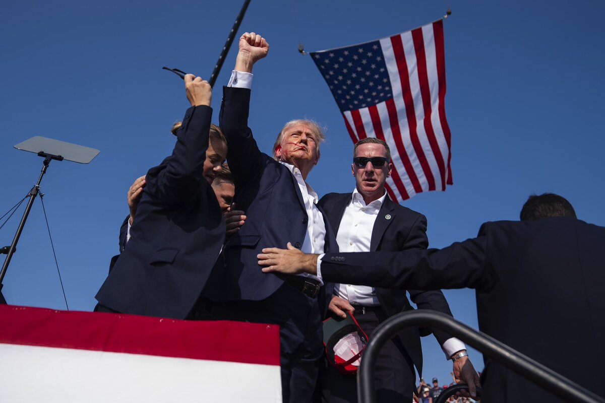 Evan Vucci, arriesga su vida para capturar foto viral de Trump | AP (Evan Vucci)
