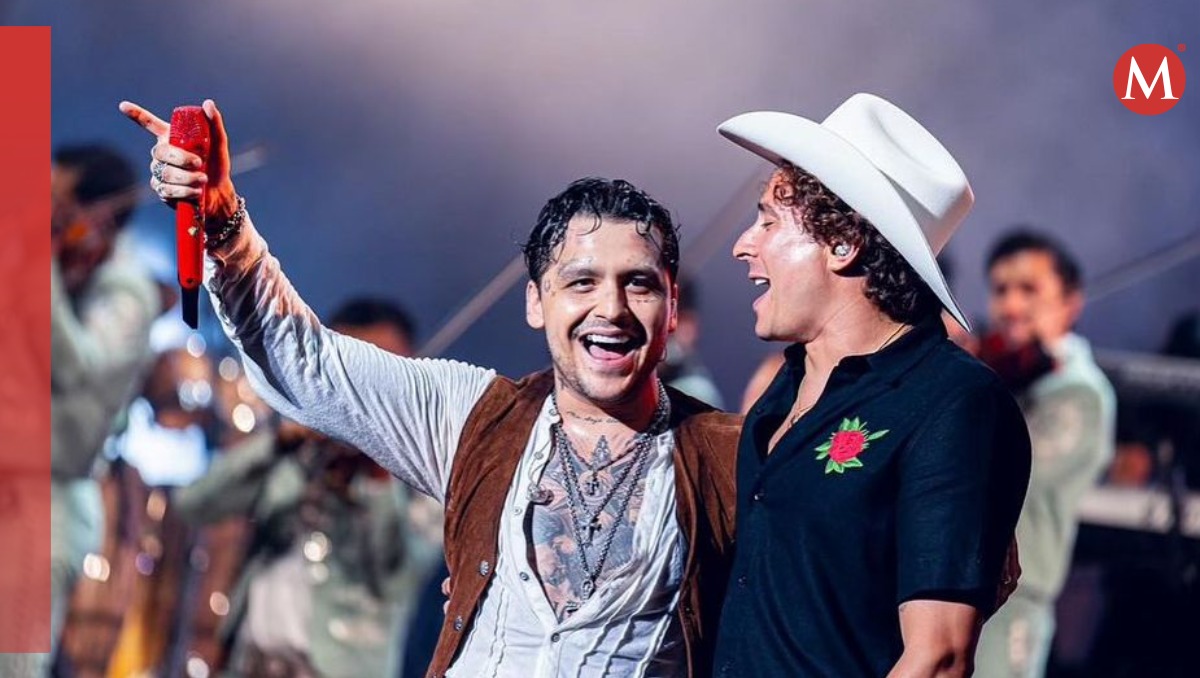 Christian Nodal y Guillermo Ochoa en el concierto