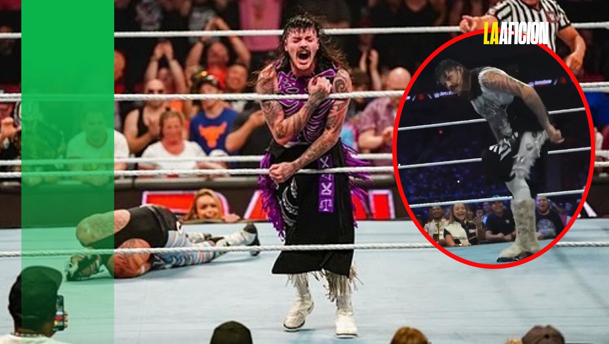 Dominik Mysterio pisa jersey de Rayados en el WWE Live Show en Monterrey (Instagram @dominik_35)