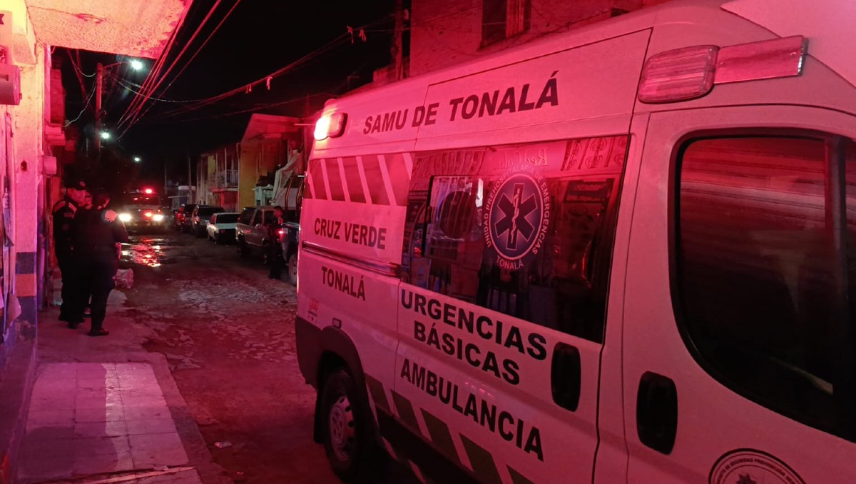 Autoridades auxiliaron al hombre que resultó con graves quemaduras en Tonalá (Vicente Torres Alfaro)