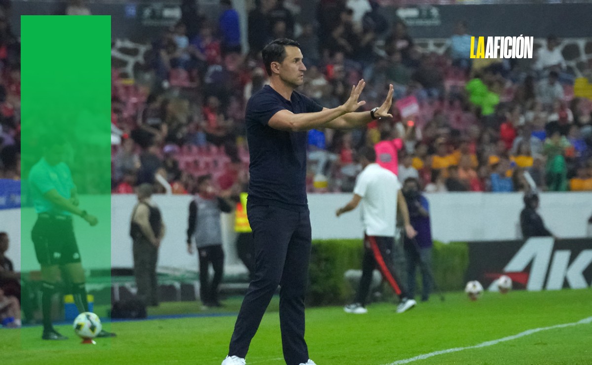 Beñat San José, Dt de Atlas durante juego ante Santos en el Apertura 2024