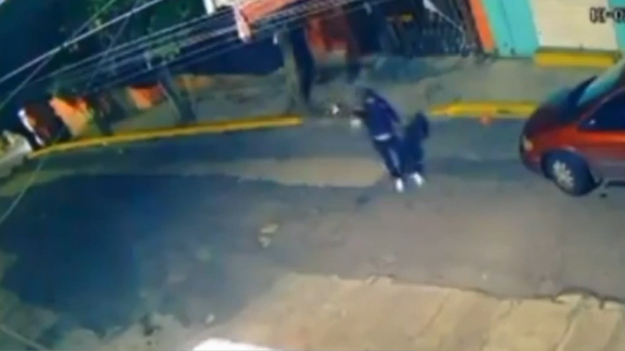Sujetos son captados balaceando vivienda en Naucalpan, Edomex; vecinos piden reforzar vigilancia