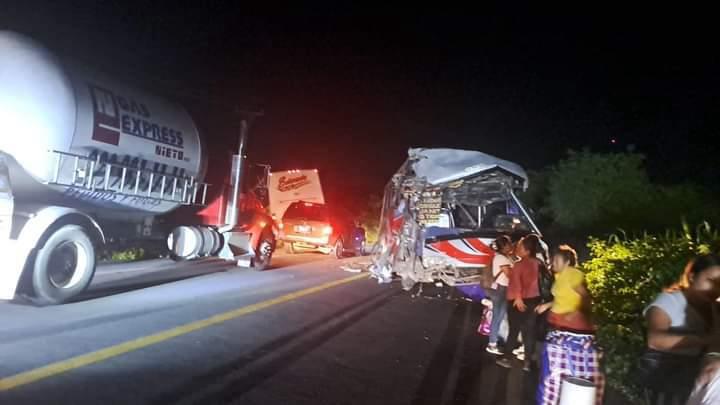 En Veracruz, chocan autobuses de pasajeros dejando varios heridos / Especial