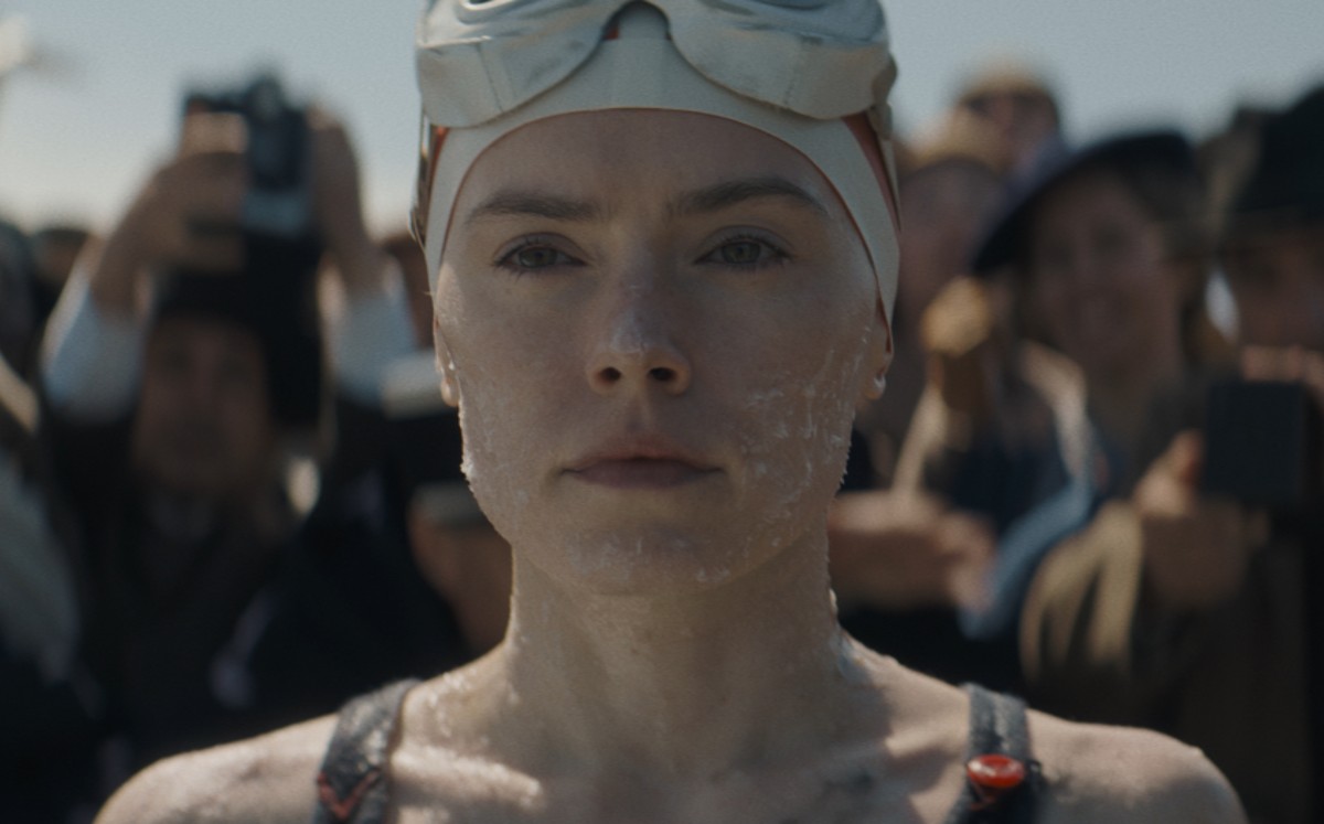 Daisy Ridley da vida a Trudy Ederle, la primera mujer que cruzó a nado el Canal de la Mancha en 1926. FOTO: Especial