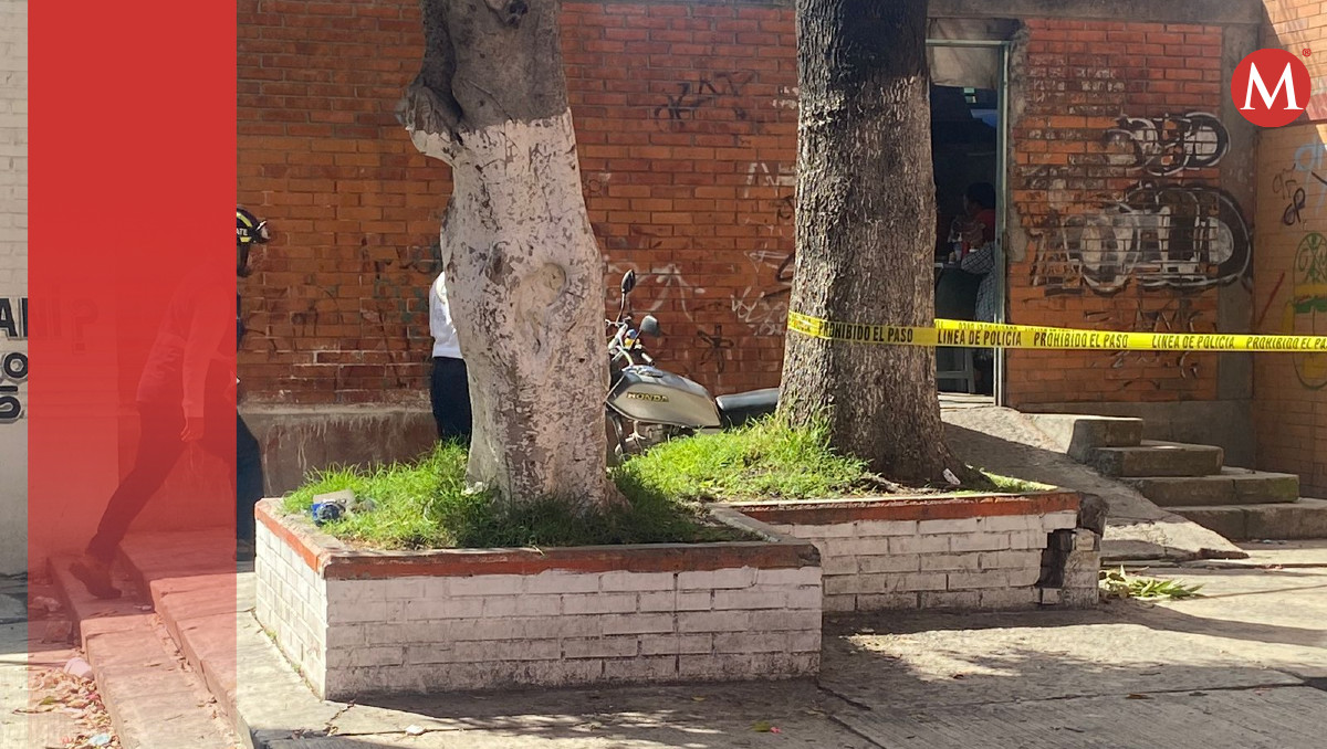 Hombres se electrocutan por poner cartel publicitario en Puebla | Daniel Hernández