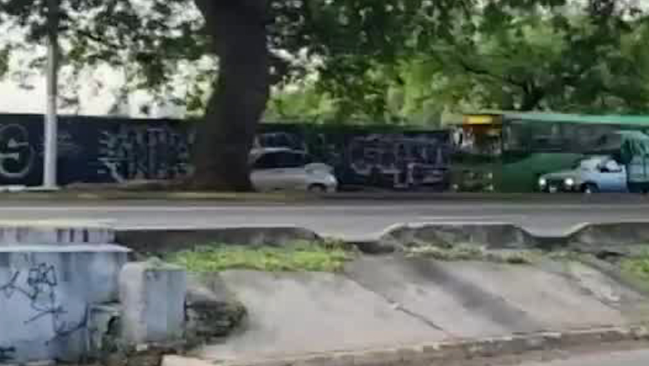 Liberan principales vialidades tras inundaciones por intensas lluvias en Jalisco