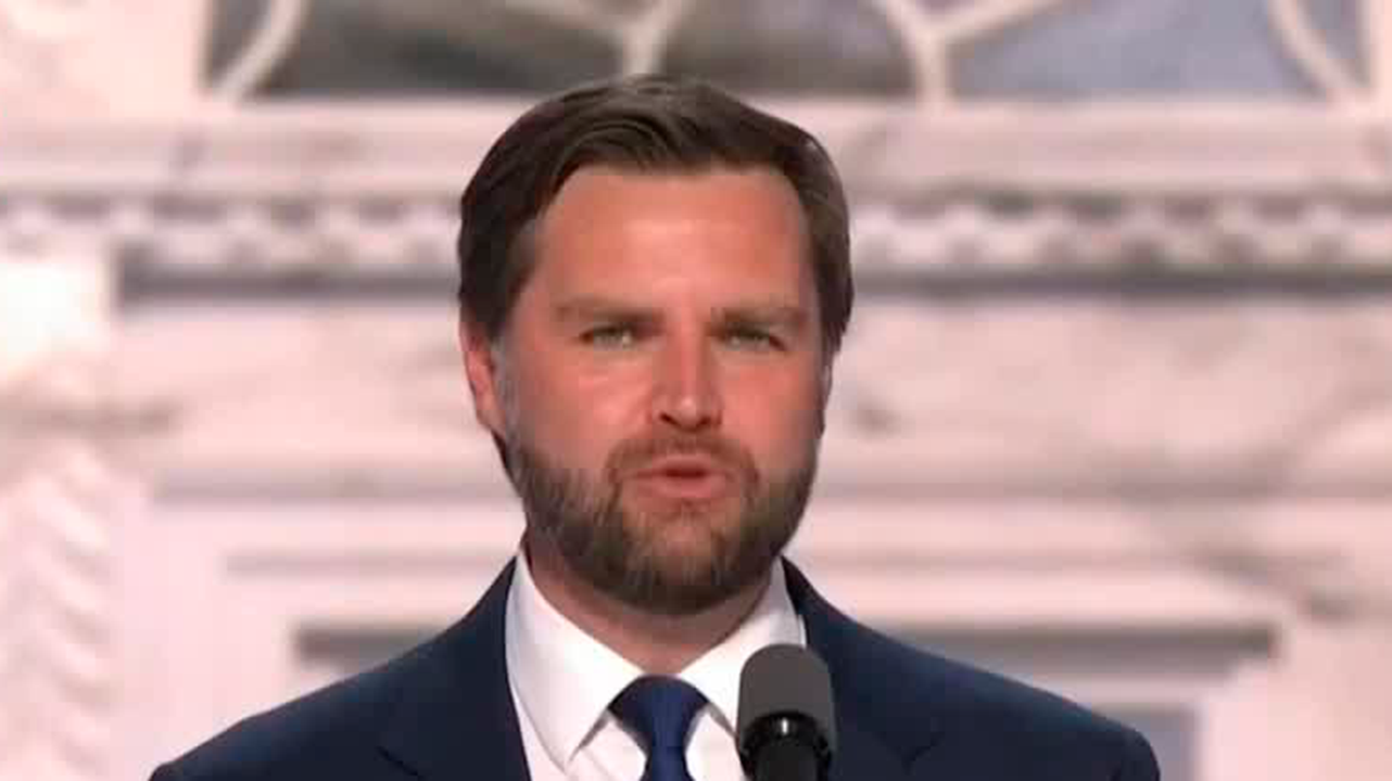 El candidato a la vicepresidencia de EU toma la palabra durante la Convención Republicana